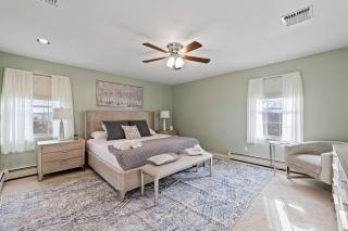 Modern Country Retreat near Legoland w Backyard - 6