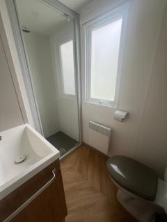 6-Pers Chalet Lauwersoog COMPLEET MET OPGEMAAKTE BEDDEN EN HANDDOEKEN excl juli en augustus - 8