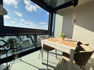 Modern Perth Hub – Pool & Sauna - 8