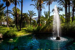 MARBELLA BANUS SUITES - Banús - Playa del Duque - Luxury Beachfront Complex - 2BR - 2BA - Direct Beach Access - Just 3 Min Walk to Puerto Banús Marina - 35,000 m2 Tropical Gardens - 3 Pools - 2 Onsite Restaurants - Ideal for Families - 4