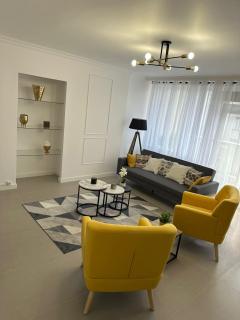 Bright & spacious 2-bedroom apartment with balcony Close to Gratte-ciel - 4