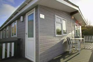 3 Bedroom Superior Lodge with Hot Tub - 5