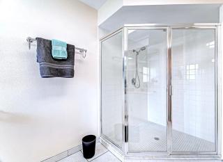 Beautiful Lake View Home - Close Beaches and IMG - 2