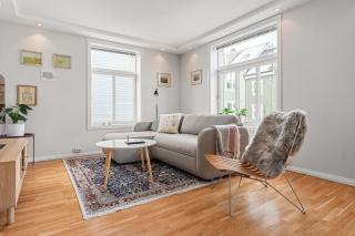 NEW - Sander's Polar Escape- Downtown - 9