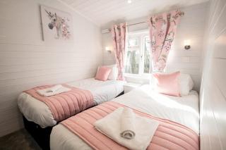 Unicorn themed Lodge with 2 Bedrooms - 1