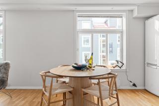 NEW - Sander's Polar Escape- Downtown - 6