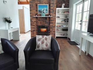 Bunya Cottage at On Burgum Pond - 0