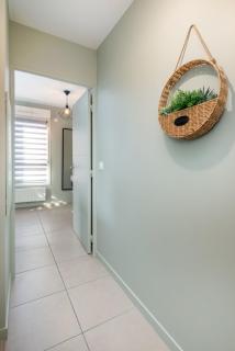 Bright newly refurbished studio - 6