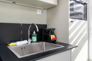 Bright newly refurbished studio - 2