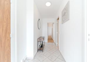 Spacious Apartment for 8 People - Bron Grand Clement - 3