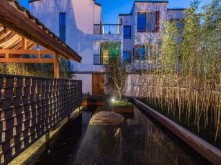 Tan She Tang Quan Resort Hotel, Hongcun Village, Mount Huangshan - 9