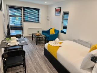 Seaside Escape - Central Studio Near Beach and Town - 0