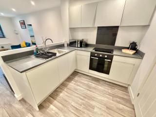 Seaside Escape - Central Studio Near Beach and Town - 7