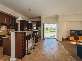 Trafford Cottage on Kingswood Golf Estate - 9