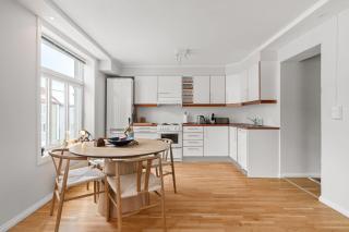 NEW - Sander's Polar Escape- Downtown - 2