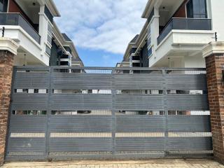 Spacious 4BR Luxury Apt, Netflix, Solar, Fast WiFi - 2