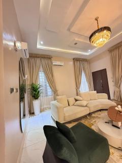 Spacious 4BR Luxury Apt, Netflix, Solar, Fast WiFi - 3