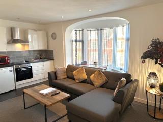 1 Double Bedroom Great Location - Holmfield Road - 7