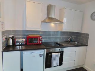 1 Double Bedroom Great Location - Holmfield Road - 4