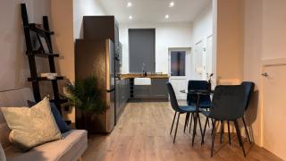 Home-from-Home Near Etihad, Garden & Free Parking - 2