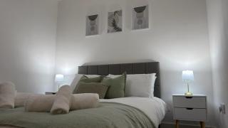 Home-from-Home Near Etihad, Garden & Free Parking - 2