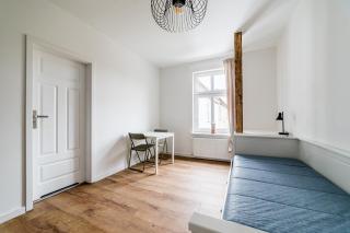 Rynek Jeżycki Studios by BookingHost - 8