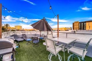 Historic Apartment with Roof Deck in the Heart of North Park - 8