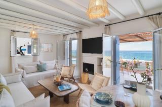 Villa Akroyiali - Seafront Serenity with Shared Pool - 2