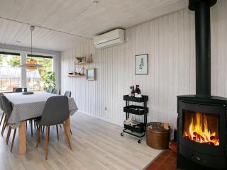 Bright Cottage by the Lagoon-By Traum - 2