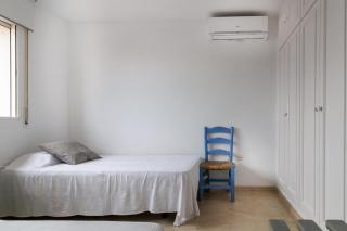 Modern apartment with pool on the beachfront in Marbella by SharingCo - 8