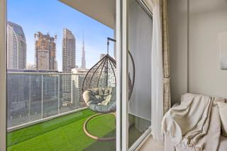 Burj khalifa and Canal views - Luxury Apartments for Rent in Dubai Business Bay - 1