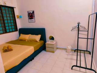 Kulai Taman Desa 4R8Pax near 99speedmart, cowboy - 5