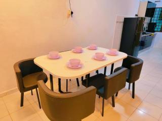 Kulai Taman Desa 4R8Pax near 99speedmart, cowboy - 3