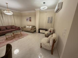 Family Apartment GuestS House - 8