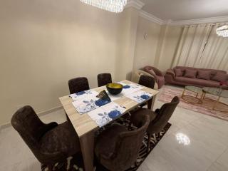 Family Apartment GuestS House - 7