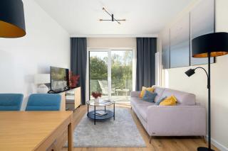 Spacious Apartment in Poznań with Desks and Parking by Noclegi Renters - 2