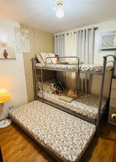 Cozy Three-Bedroom Staycation House with Netflix, Wi-Fi, and Free Parking Garage near SM Caloocan - 5