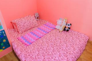 Cozy Three-Bedroom Staycation House with Netflix, Wi-Fi, and Free Parking Garage near SM Caloocan - 2