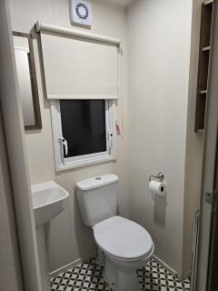 Lovely 4 Berth Caravan With Free Wi-Fi At Harts Holiday Park, Kent Ref 74108B - 1