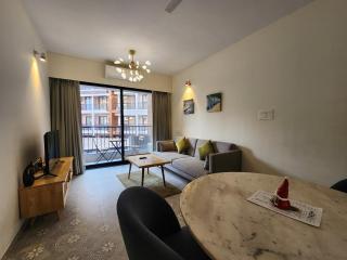Premium 1BHK Candolim - Pool Access, Balcony - 5 Minutes to Beach - 8