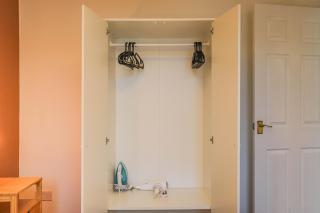 Samantha Suite - City 2BR Bungalow Free Parking Garden & WIFI - 5