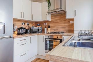 Samantha Suite - City 2BR Bungalow Free Parking Garden & WIFI - 8