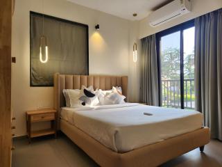 Premium 1BHK Candolim - Pool Access, Balcony - 5 Minutes to Beach - 3