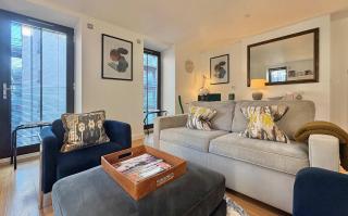 Westminster Luxury Two Bed Two Bath with Air-Con - 5