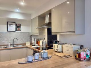 York Superb location 3 storey house free parking - 4