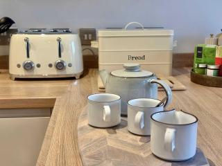 York Superb location 3 storey house free parking - 1