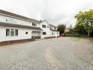 Spacious Home Heated PoolMay-Sep in Tilehurst - Pass the Keys - 5