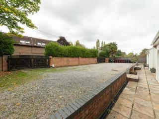 Spacious Home Heated PoolMay-Sep in Tilehurst - Pass the Keys - 4