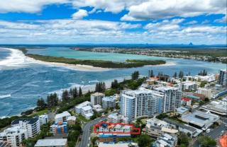 Seabreeze Stay Steps to the Beach with Pool Access Caloundra - 9