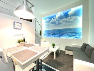 Modern Home - Close to City Park & Heroes' Square - 1